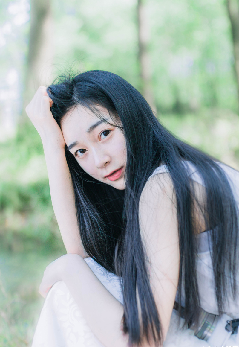 “夜莺传来的消息，已经得到证实，周瑜趁着大雾渡江奇袭湖阳，却中了诸葛亮的埋伏，力战而亡。”夜鹰躬身道。